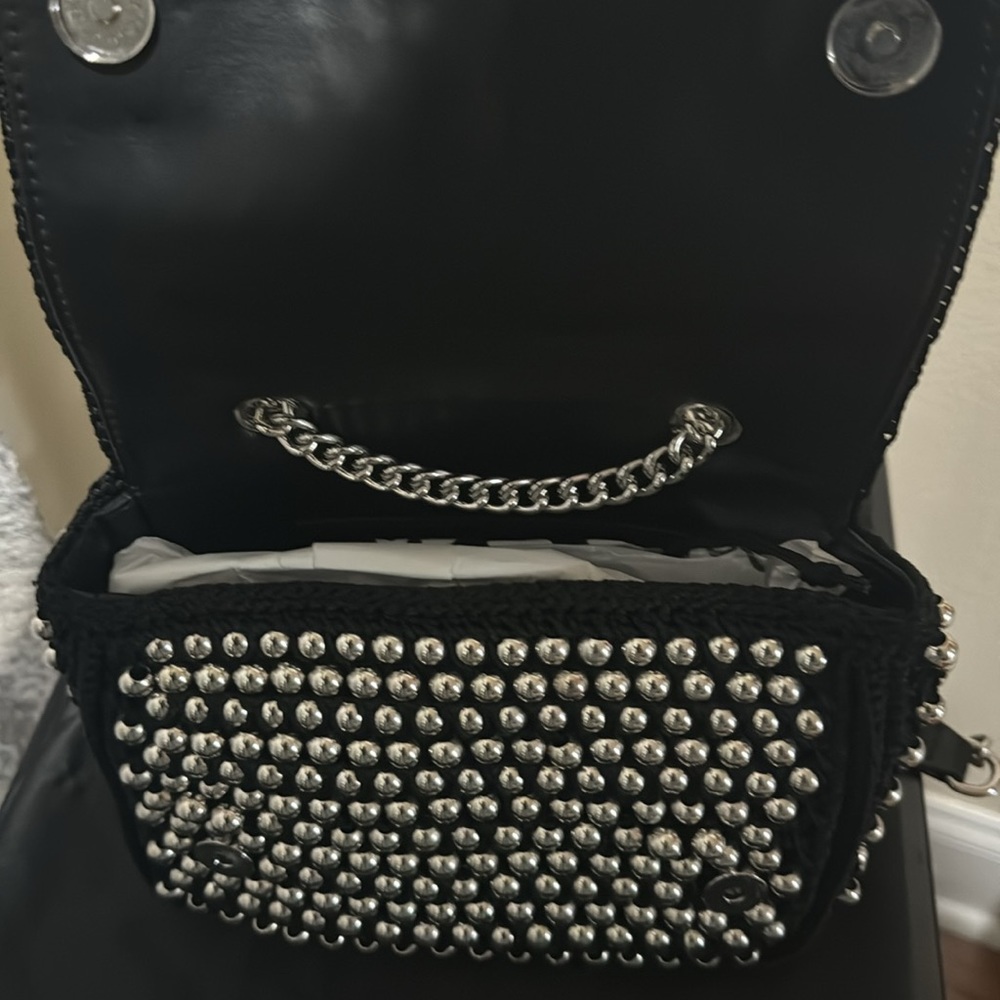 Kurt Geiger London
Medium Kensington Shoulder Bag
Kurt Geiger London - Picture 11 of 14